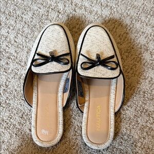 Nautica Women's Cream and Black Mules